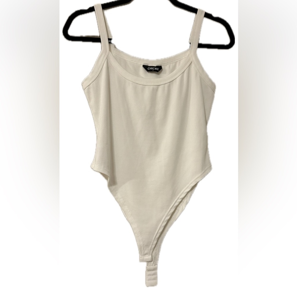 Chicme women’s tank top body suit. White, women’s size large. NWOT!
